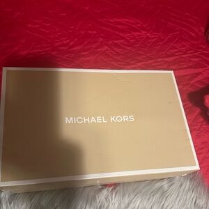 EUC Michael Kors size 10M